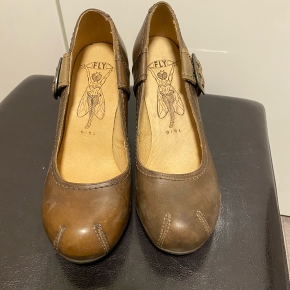 Leather, wooden heel. Purchased in Montreal. New. - Picture 3 of 5